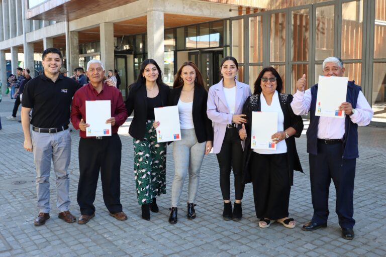 ENTREGAN TITULOS DE DOMINIO A FAMILIAS DE MALLECO