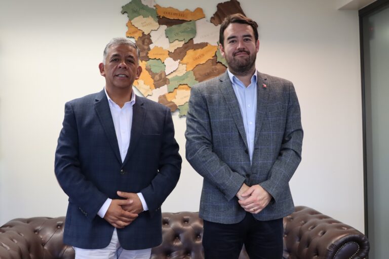 ALCALDE  SE REÚNE CON   GOBERNADOR REGIONAL