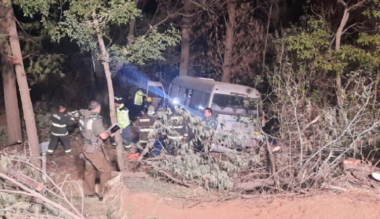 15 LESIONADOS EN ACCIDENTE DE BUS TURISTICO