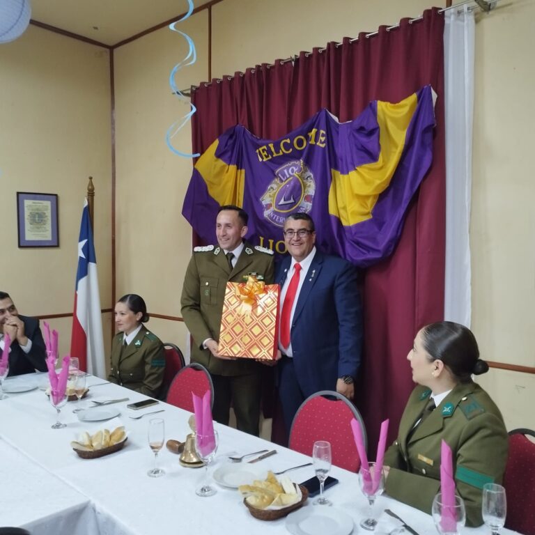 CLUB DE LEONES COLLIPULLI RINDIO HOMENAJE A CARABINEROS DE CHILE