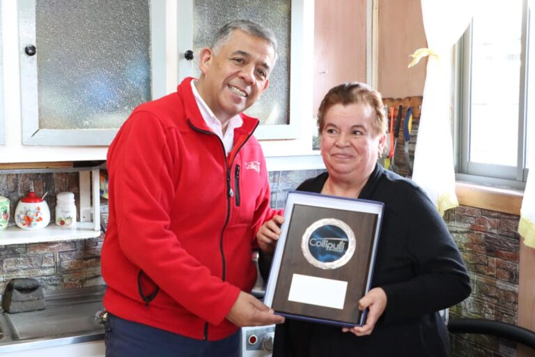 MARÍA BARRÍA   OBTIENE   PRIMER LUGAR COMO EMPRENDEDORA DESTACADA –  AÑO 2023