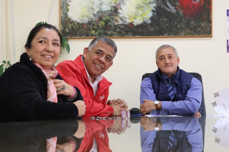 MUNICIPALIDAD DE ANGOL PONE LOCOMOCION PARA ALUMNOS COLLIPULLENSES QUE VIAJAN A ESA CIUDAD