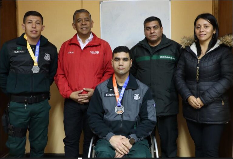 SALUDO A GENDARME DEPORTISTA QUE ESTUVO EN LA MARATON DE SANTIAGO