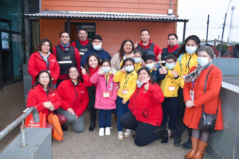 ALUMNOS VISITAN MUNICIPALIDAD