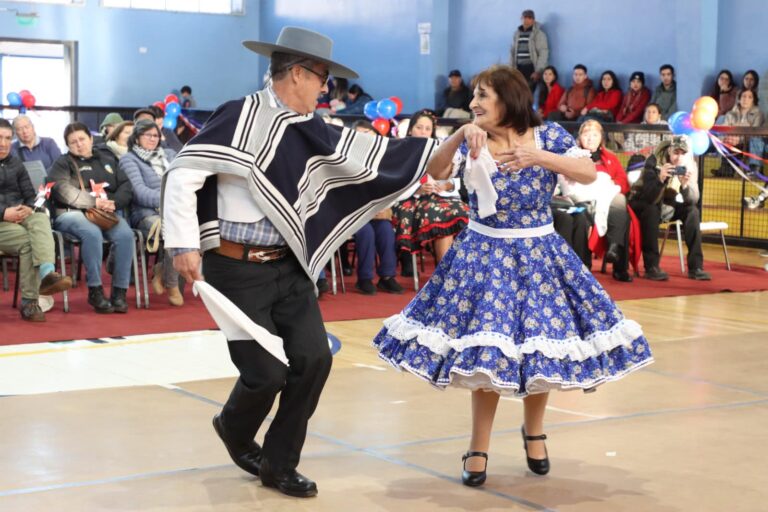 EXITOSO CAMPEONATO DE CUECA DE  PERSONAS MAYORES