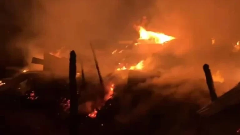 QUEMAN ESCUELA EN ATAQUE INCENDIARIO
