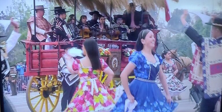 Brillante esquinazo del grupo Altué en la parada militar