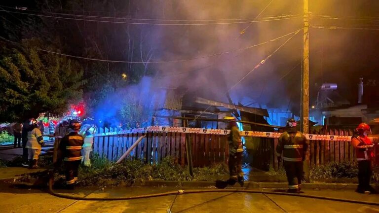 TRES HERMANITOS MUEREN TRAS INCENDIO DE SU HOGAR