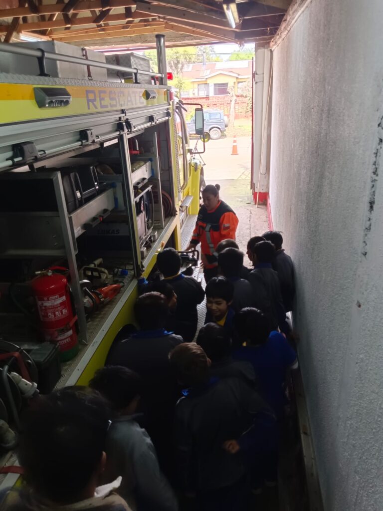 Encuentro Educativo en el Cuartel de Bomberos: Estudiantes de la Escuela Miguel Huentelén – Maica