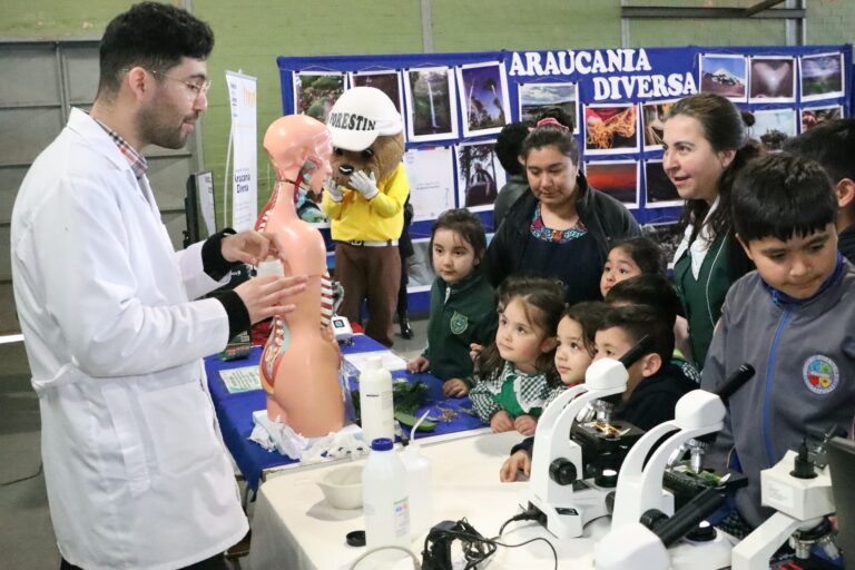 EXITOSO FESTIVAL DE CIENCIAS ORGANIZADO POR LA ESCUELA VÍCTOR DURÁN PÉREZ