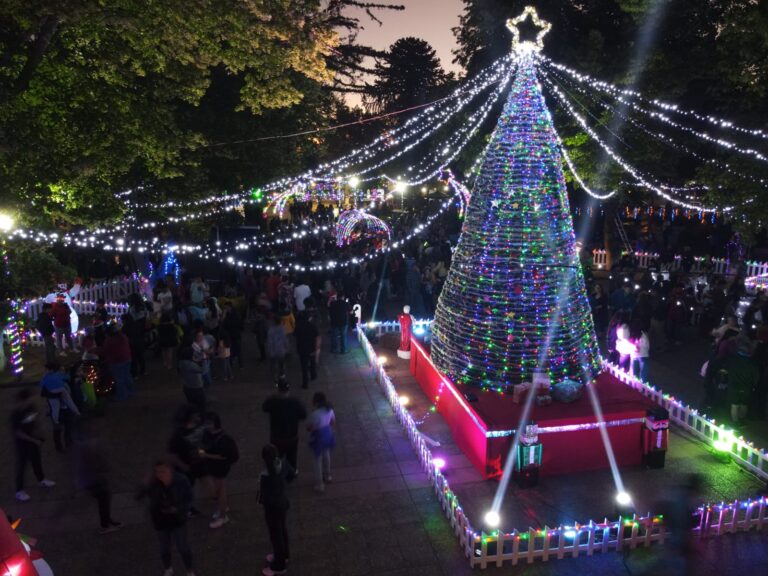 Parque Navideño en Plaza de Armas de Ercilla: Una Experiencia Mágica para Toda la Familia