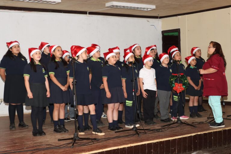 Una Navidad llena de alegría para los adultos mayores de Villa Mininco