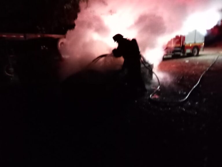 FUEGO CONSUME AUTOMOVIL