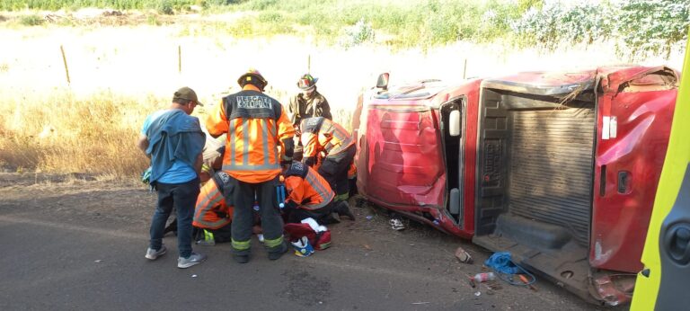 VOLCAMIENTO DE CAMIONETA EN RUTA R 23
