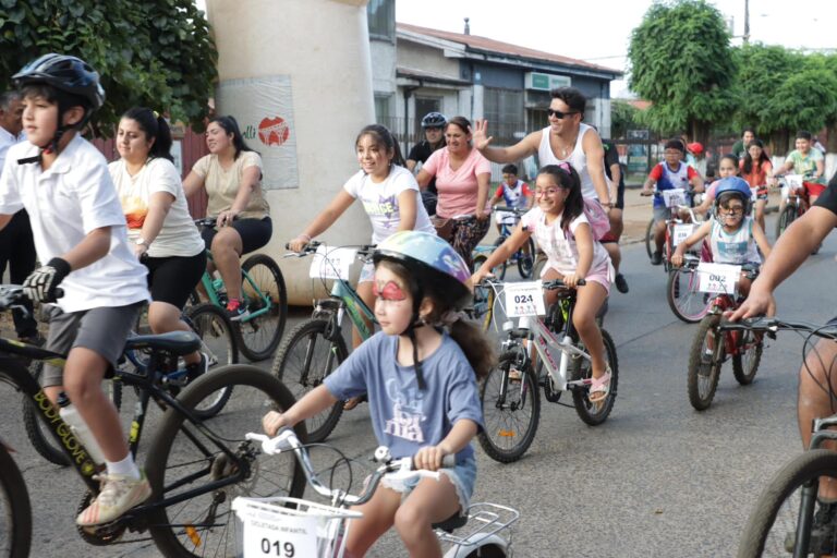 BICICLETAS, DIVERSIÓN Y SONRISAS: COLLIPULLI CELEBRO UN DÍA DEDICADO AL DEPORTE Y LA RECREACIÓN