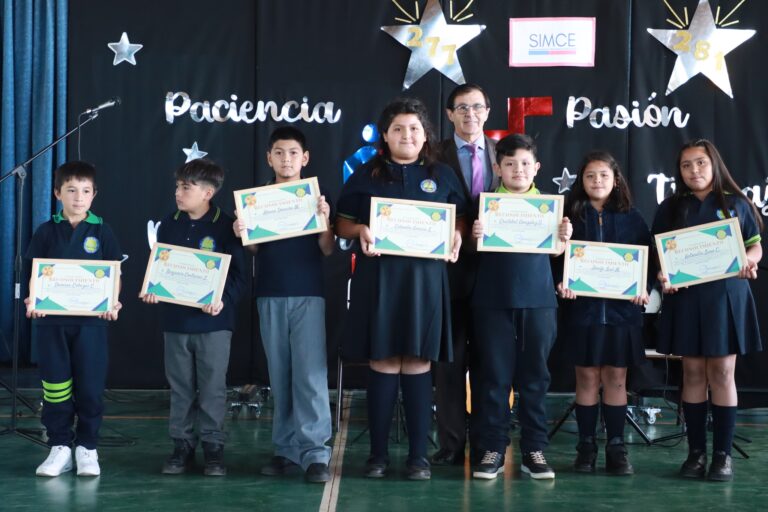 EN CEREMONIA FELICITAN A ESCOLARES DE MININCO