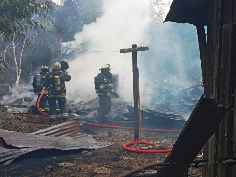 INCENDIO DESTRUYE VIVIENDA EN SECTOR RURAL