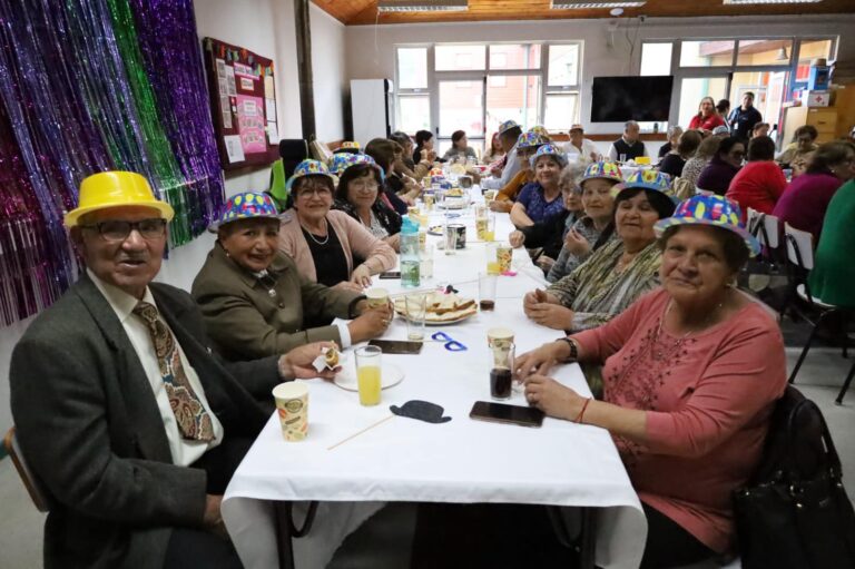 FUE CELEBRADO CON ALEGRÍA EL PRIMER AÑO DEL CENTRO DIURNO COMUNITARIO DEL ADULTO MAYOR (CEDIAM)