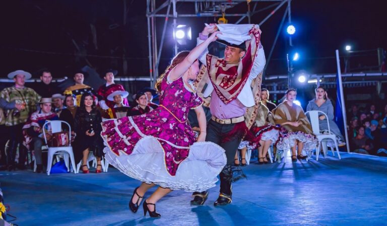 PAREJAS DE LA ARAUCANÍA COMPETIRÁN PARA SER LOS PRÓXIMOS REPRESENTANTES REGIONALES EN EL 54° CAMPEONATO NACIONAL DE CUECA ADULTO ARICA 2024