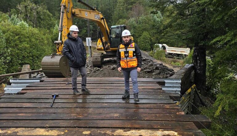 Trabajan en habilitación de puente Niblinto afectado por crecida de río en Collipulli