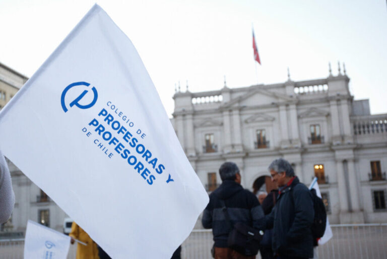 COLEGIO DE PROFESORAS Y PROFESORES SE MOVILIZA Y LLAMA A PARO DE 24 HORAS PARA EL 7 DE AGOSTO