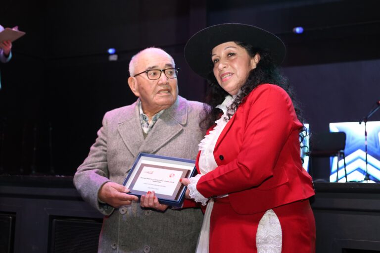 𝗖𝗲𝗿𝗲𝗺𝗼𝗻𝗶𝗮 𝗱𝗲 𝗥𝗲𝗰𝗼𝗻𝗼𝗰𝗶𝗺𝗶𝗲𝗻𝘁𝗼 𝗮 𝗹𝗮 𝗧𝗿𝗮𝘆𝗲𝗰𝘁𝗼𝗿𝗶𝗮 𝗲𝗻 𝗲𝗹 𝗥𝗲𝘀𝗰𝗮𝘁𝗲 𝗱𝗲 𝗧𝗿𝗮𝗱𝗶𝗰𝗶𝗼𝗻𝗲𝘀