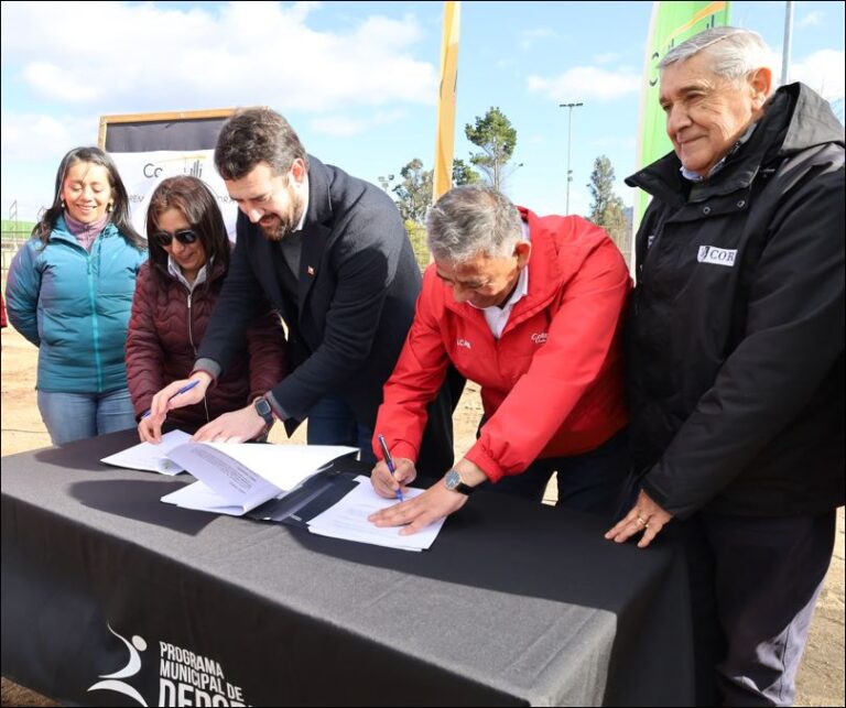 INSTALAN PRIMERAS PIEDRAS DE RECINTOS DEPORTIVOS EN ESTADIO MUNICIPAL