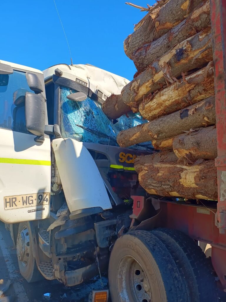 COLISION DE DOS CAMIONES EN RUTA 182