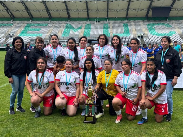 COLLIPULLI CELEBRA EL ÉXITO DE SUS DEPORTISTAS EN LA LIGA FEMENINA