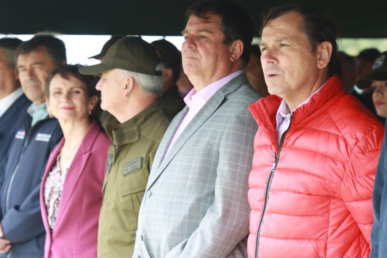 Gobierno de Chile refuerza seguridad en Collipulli con entrega de vehículo antibalístico a Carabineros
