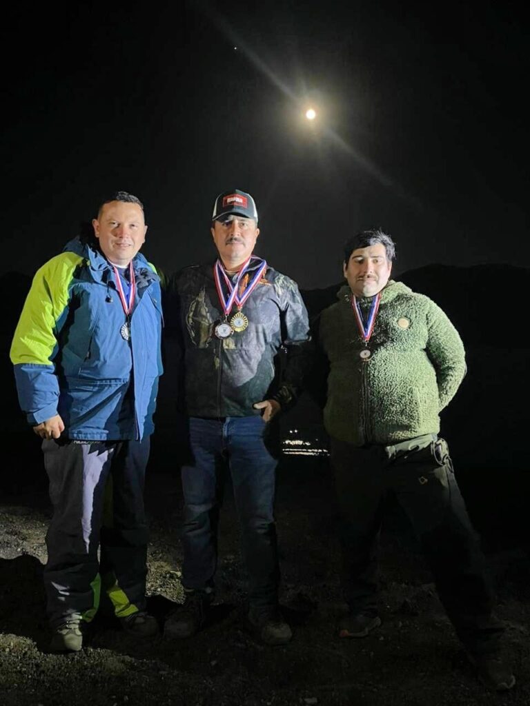 EXITOSA JORNADA DE PESCA NOCTURNA DEL CLUB «LOS CUERVOS» EN LAGUNA DEL  LAJA