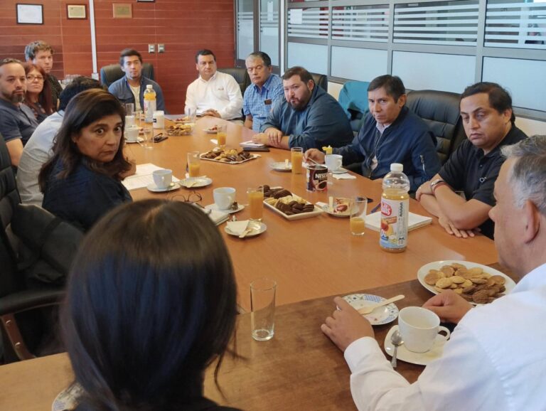 Reunión y Visita en Terreno visualizando la Reposición del Complejo Educacional Collipulli