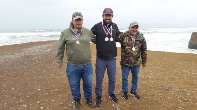 ÉXITO EN EL CAMPEONATO DE PESCA EN PLAYA PUAUCHO: LEANDRO JARA SE LLEVA EL PRIMER LUGAR