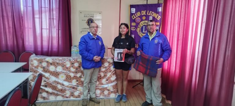 CLUB DE LEONES DE COLLIPULLI ENTREGA AYUDA A FAMILIA DAMNIFICADA POR INCENDIOS FORESTALES