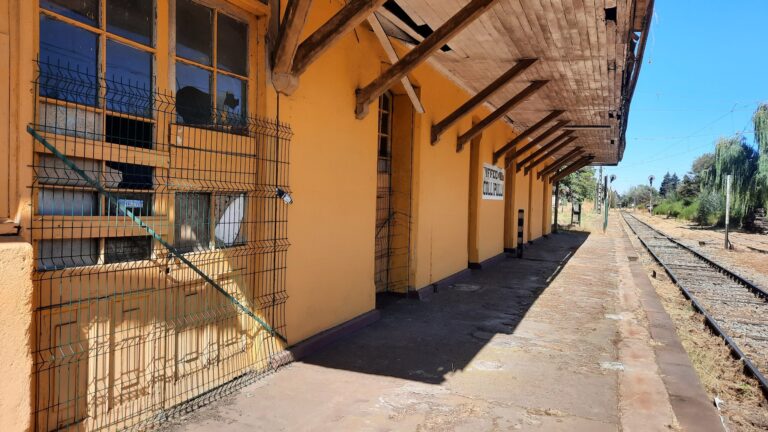 Nos bajamos en una estación calamitosa: el abandono de un patrimonio ferroviario