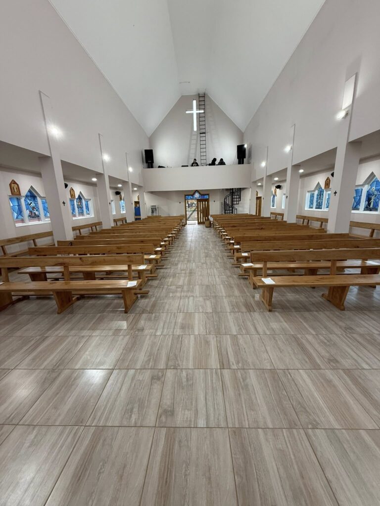Comunidad ercillana celebra reapertura del Templo Parroquial tras dos meses de trabajos de reposición de piso
