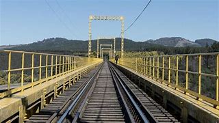 PROHIBIDO TRANSITAR POR VIADUCTO FERROVIARIO