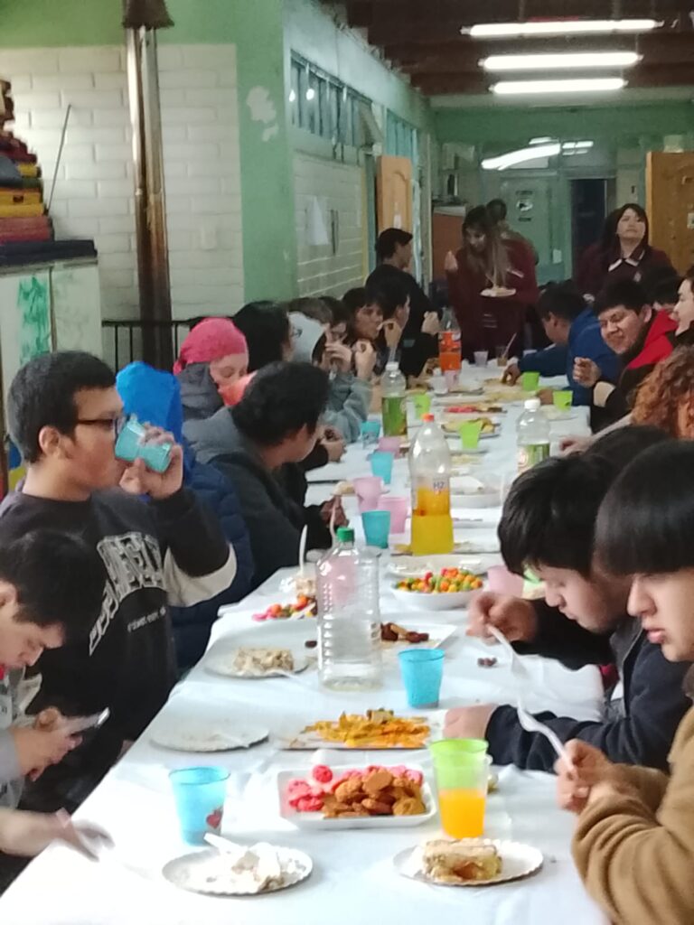 Damas del Club de Leones de Collipulli celebraron el Día de la Niñez en la Escuela Especial Erico Hornung