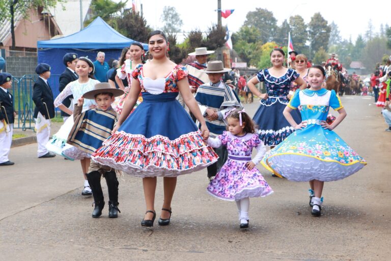 Villa Mininco conmemoró las Fiestas Patrias con un emotivo desfile