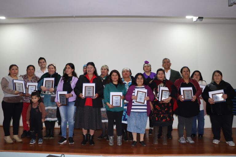 𝐇𝐨𝐦𝐞𝐧𝐚𝐣𝐞 𝐚 𝐦𝐮𝐣𝐞𝐫𝐞𝐬 𝐢𝐧𝐝𝐢́𝐠𝐞𝐧𝐚𝐬 𝐫𝐞𝐬𝐚𝐥𝐭𝐚 𝐬𝐮 𝐫𝐨𝐥 𝐞𝐧 𝐥𝐚 𝐩𝐫𝐞𝐬𝐞𝐫𝐯𝐚𝐜𝐢𝐨́𝐧 𝐜𝐮𝐥𝐭𝐮𝐫𝐚𝐥