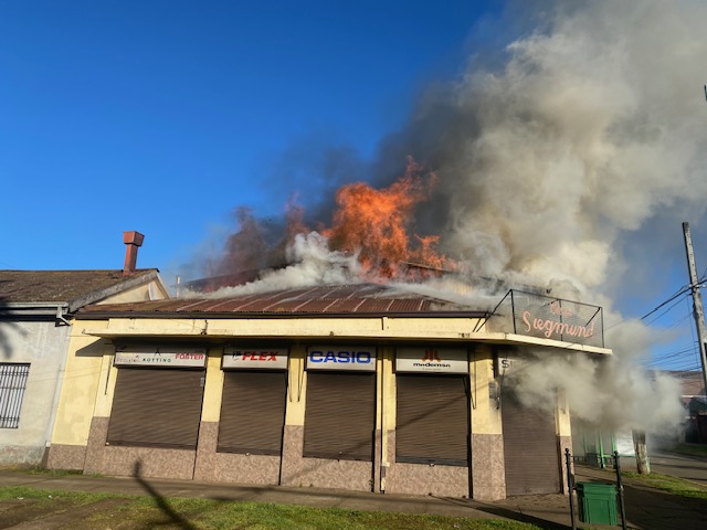 INCENDIO DESTRUYE IMPORTANTE ESTABLECIMIENTO COMERCIAL DE LA CIUDAD