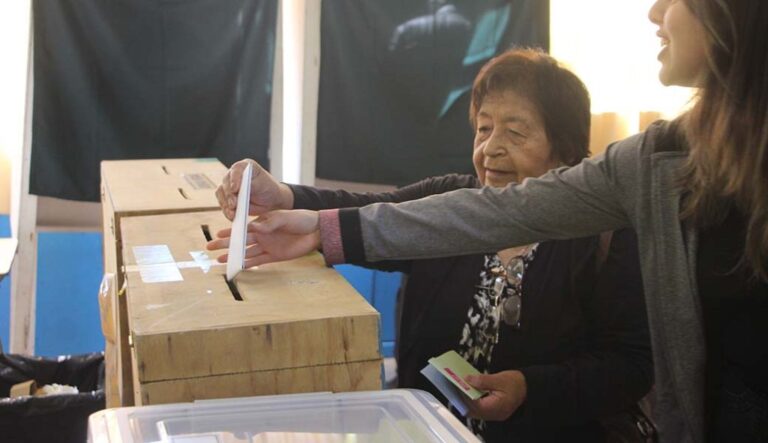 LO IDEAL ES VOTAR ESTE DOMINGO A PRIMERA HORA