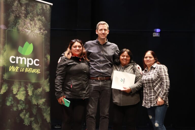 CMPC ENTREGA FONDOS A ORGANIZACIONES SOCIALES PARA IMPULSAR PROYECTOS COMUNITARIOS EN COLLIPULLI
