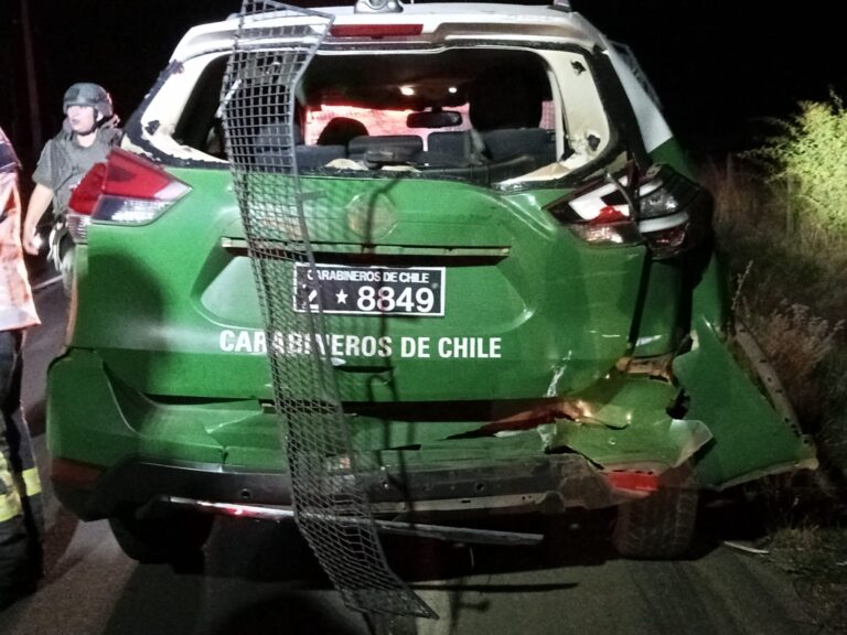 COLISIÓN ENTRE PATRULLA DE CARABINEROS Y CAMIÓN DEJA DOS FUNCIONARIOS LESIONADOS EN COLLIPULLI