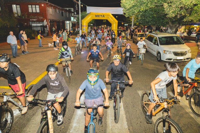 Masiva cicletada nocturna reunió a más de 200 participantes en Collipulli