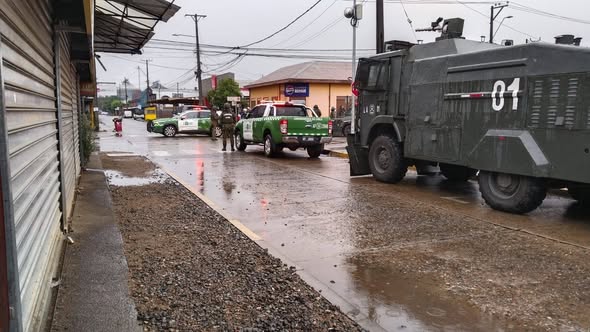 Municipio realiza retiro de estructuras en calle Cruz para facilitar trabajos en el sector