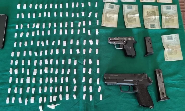 DETIENEN A ESTUDIANTE QUE PORTADA DOS PISTOLAS Y DROGA EN ANGOL