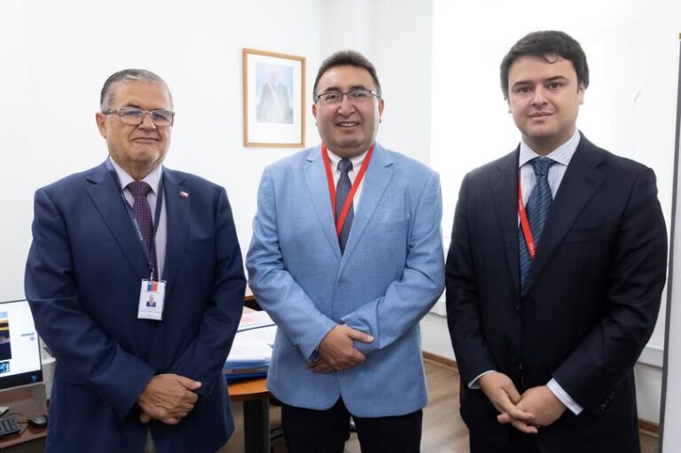 𝐃𝐢𝐩𝐮𝐭𝐚𝐝𝐨 𝐄𝐝𝐮𝐚𝐫𝐝𝐨 𝐂𝐫𝐞𝐭𝐭𝐨𝐧 𝐭𝐫𝐚𝐛𝐚𝐣𝐚 𝐩𝐨𝐫 𝐟𝐨𝐫𝐭𝐚𝐥𝐞𝐜𝐞𝐫 𝐥𝐚 𝐬𝐚𝐥𝐮𝐝 𝐞𝐧 𝐄𝐫𝐜𝐢𝐥𝐥𝐚 𝐣𝐮𝐧𝐭𝐨 𝐚 𝐚𝐮𝐭𝐨𝐫𝐢𝐝𝐚𝐝𝐞𝐬 𝐥𝐨𝐜𝐚𝐥𝐞𝐬 𝐲 𝐧𝐚𝐜𝐢𝐨𝐧𝐚𝐥𝐞𝐬