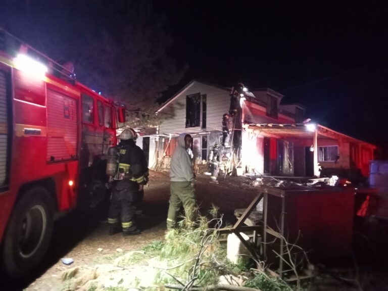 Principio de incendio en vivienda movilizó a Bomberos durante la madrugada en Collipulli