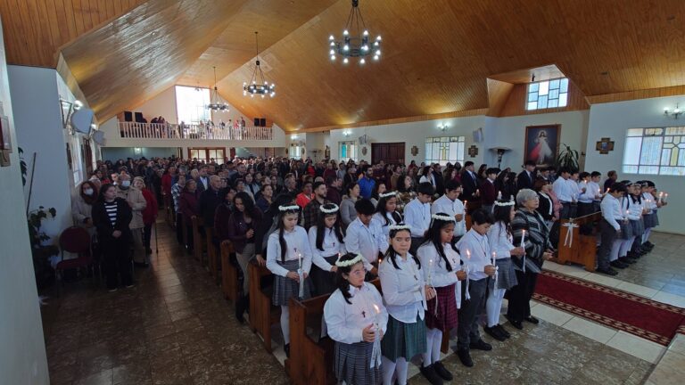 DOMINGO DE PRIMERAS COMUNIONES